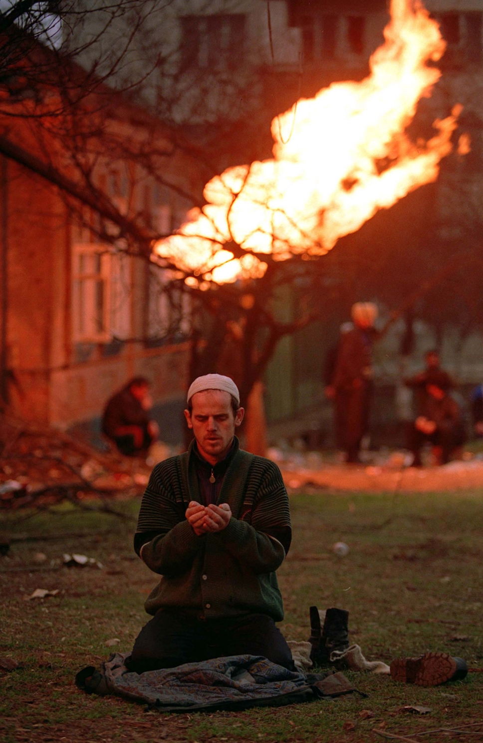 A Chechyan prays during the First Battle of Grozny